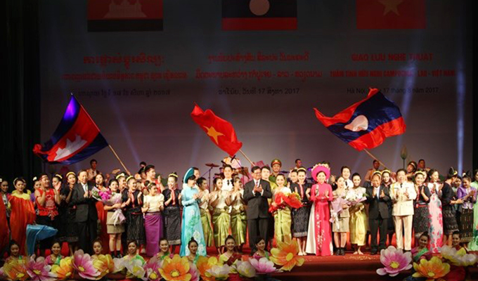 Viet Nam-Laos-Cambodge: échanges artistiques d’amitié