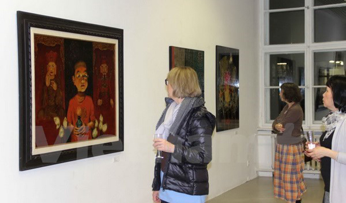 Des peintures de laque poncée du Viet Nam séduisent le public allemand