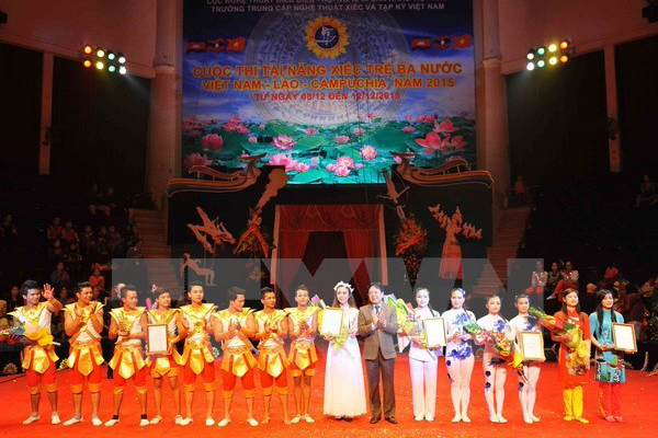 Clôture du concours de cirque 2015 Viet Nam-Laos-Cambodge