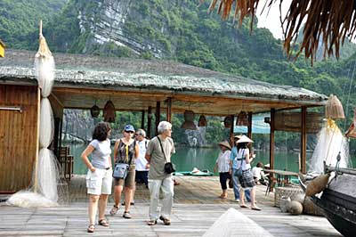 Quang Ninh welcomes over 4.2 million tourists in five months 