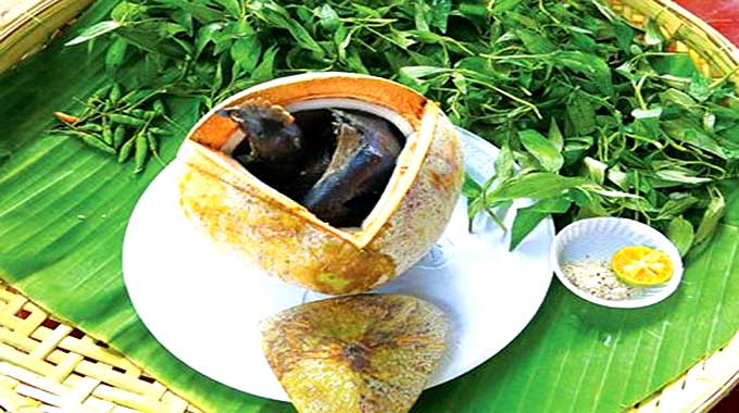 Go to Ben Tre to enjoy silkie steamed with coconut juice and chili