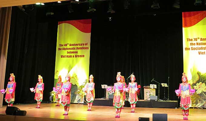 Vietnamese culture shines in Greece