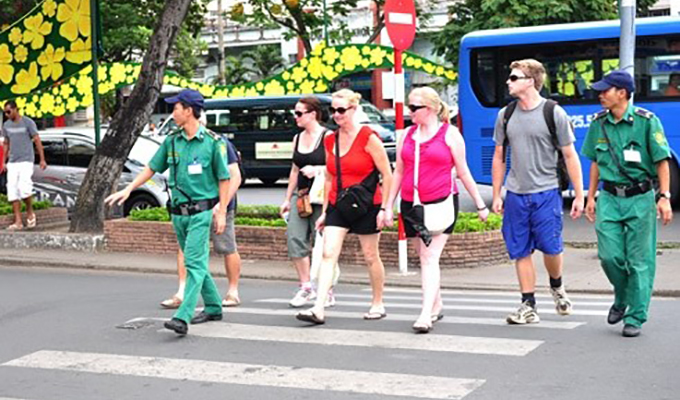 Dà Nang crée un groupe de réaction rapide pour renforcer la sécurité aux touristes