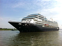 U.S. cruise ship arrives in Saigon