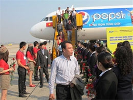 Noi Bai airport welcomes 12 millionth passenger