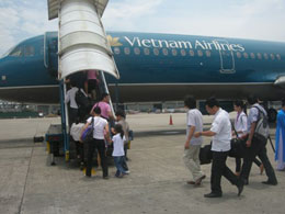 Vietnam Airlines triển khai hệ thống làm thủ tục trước chuyến bay tại sân bay Nội Bài