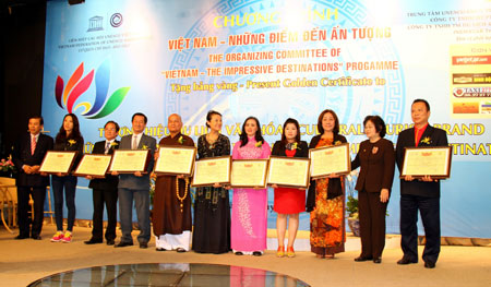 UNESCO trao tặng VietjetAir thương hiệu du lịch văn hóa 2013 