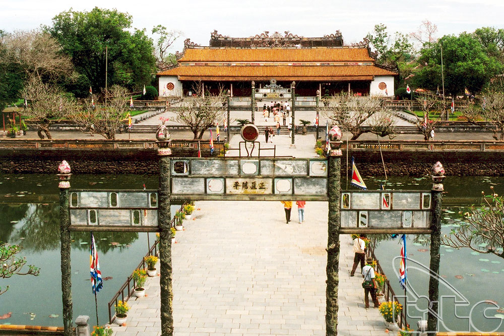Over 2.6 million visit Thua Thien-Hue in 11 months