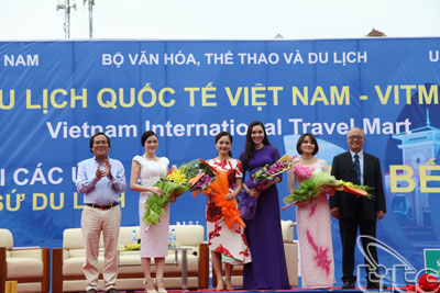 Giao lưu gặp gỡ các ứng cử viên Đại sứ du lịch Việt Nam năm 2014