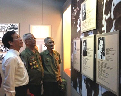 Exhibition on former Hoa Lo prisoners 