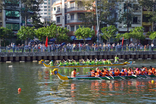 TP. Hồ Chí Minh: hơn 400 VĐV tham dự đua thuyền truyền thống