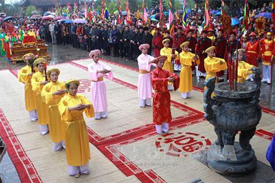Au Co Temple festival in full swing in Phu Tho