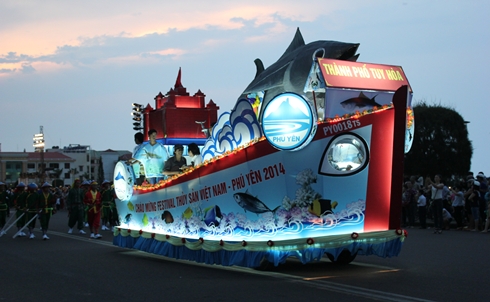 Phú Yên tưng bừng lễ hội đường phố Sắc màu của biển