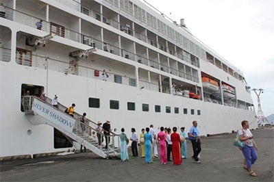 World class cruise ship brings over 1,000 visitors to Hue