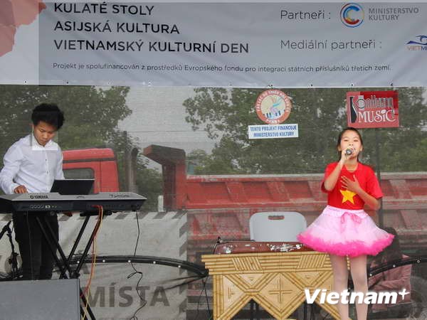 Quảng bá văn hóa dân tộc trong ngày Văn hóa Việt Nam tại Séc 