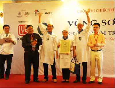 Đầu bếp Khách sạn Hải Âu – Quy Nhơn (Seagull Hotel) đạt giải nhất vòng thi sơ kết cuộc thi Chiếc thìa vàng 2014 – khu vực Nam Trung Bộ