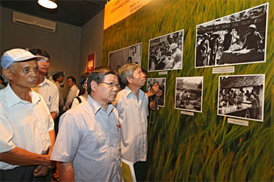 Exhibition on 1946-1957 land reform in Ha Noi