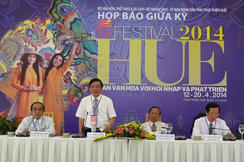 Họp báo giữa kỳ Festival Huế 2014