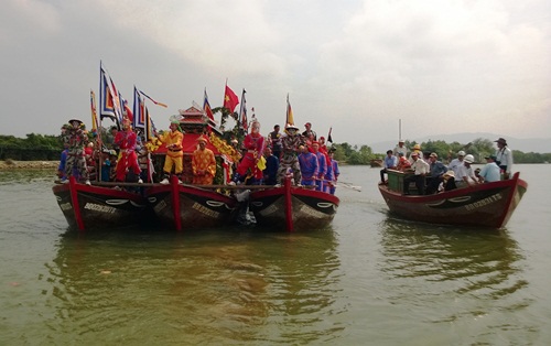 Náo nhiệt lễ hội cầu ngư thôn Bình Thái tại Bình Định