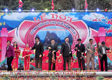 Tuyên Quang: Lễ hội Động Tiên và chợ quê Hàm Yên năm 2014