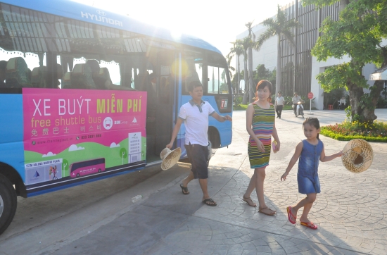 Xe buýt du lịch miễn phí đầu tiên tại Quảng Ninh