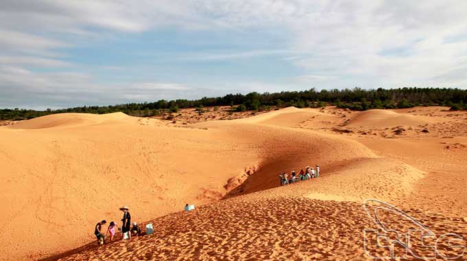 Mui Ne (Binh Thuan Province) in the top 11 most ideal sand-boarding destinations in the world
