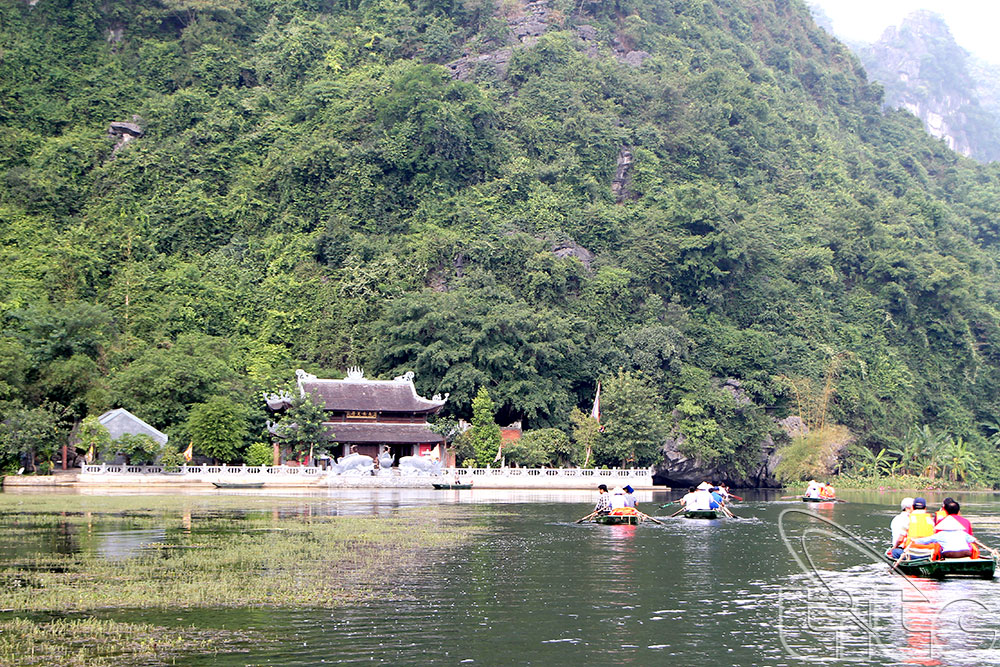Ninh Binh organizes many activities to honor Trang An Landscape Complex