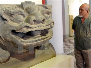 Ancient sculptures of lions and “Nghe” exhibited in HCM City