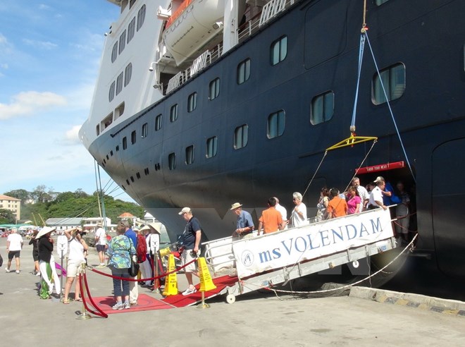 Khánh Hòa đón hai tàu du lịch biển quốc tế đầu tiên trong năm 2015