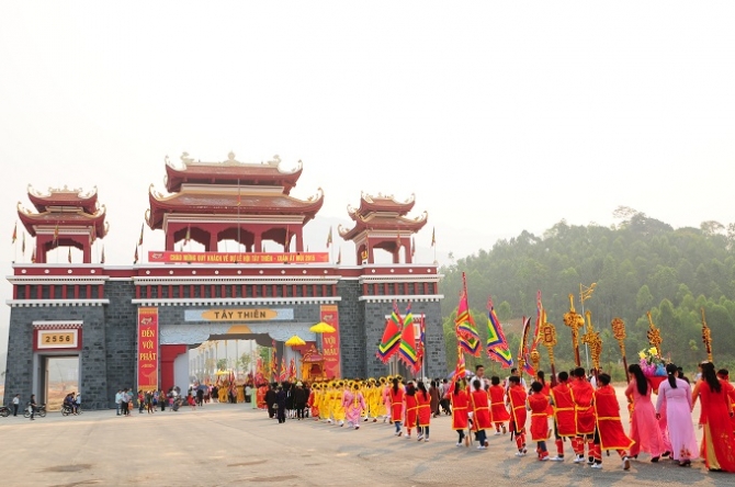 Nhộn nhịp lễ khai hội Tây Thiên 2015