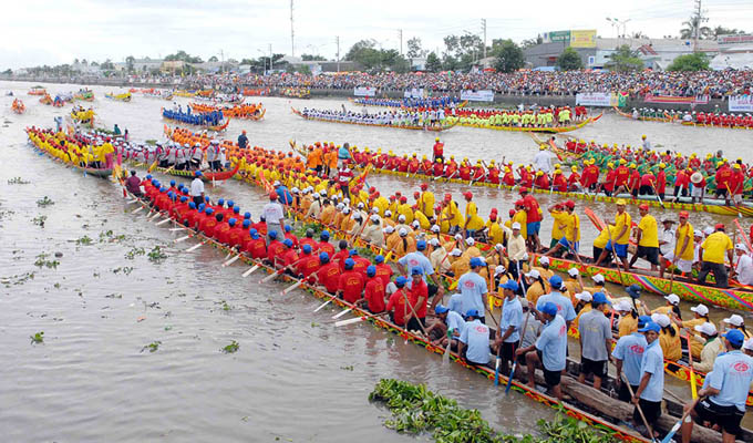 Les Khmers se préparent pour le festival du culte de la lune