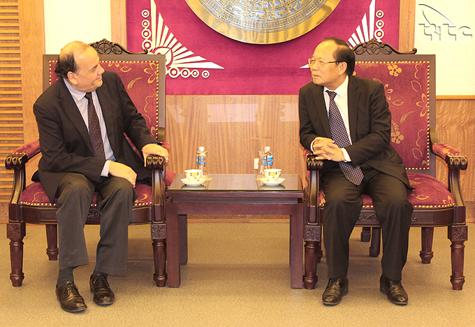 Rencontre entre le Ministre Hoang Tuan Anh et l'Ambassadeur de la République du Chili au Viet Nam
