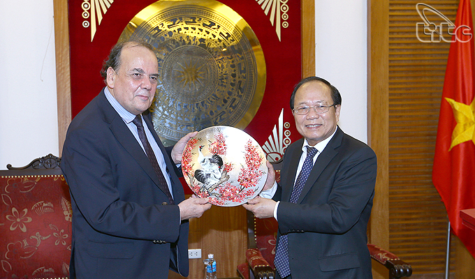 Bộ trưởng Hoàng Tuấn Anh tiếp Đại sứ Cộng hòa Chile tại Việt Nam