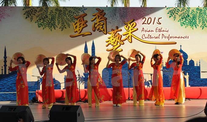 Việt Nam tham dự giao lưu văn hóa dân tộc tại Hồng Kông (Trung Quốc) 