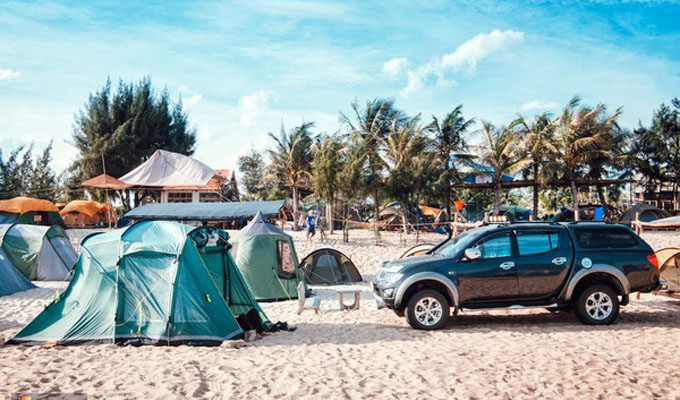 Le camping sur la plage à Mui Ne