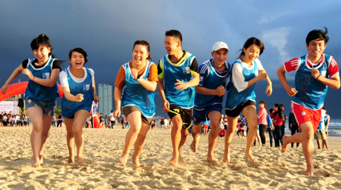 Hàng ngàn người tham gia sự kiện Đôi chân trần trên biển Đà Nẵng