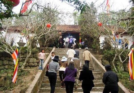 Hàng vạn người trẩy hội Phật Tích - Bắc Ninh