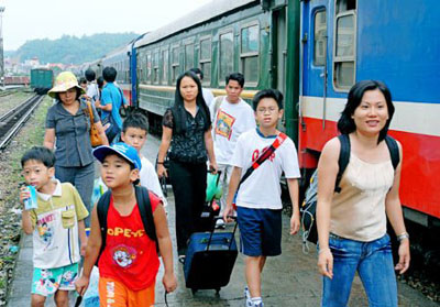 Giảm giá vé tàu trên các tuyến đi Vinh, Đà Nẵng, TP Hồ Chí Minh 