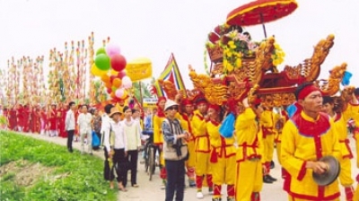 Thousands flock to 2015 Phu Day festival