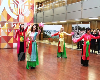 Vietnamese students host cultural event in Russia