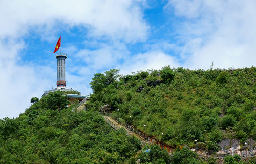 La tour du drapeau de Lung Cu