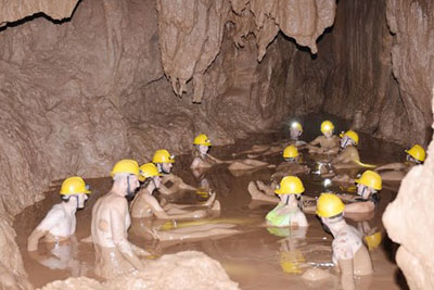Hấp dẫn dịch vụ "tắm bùn hang động" tại Phong Nha-Kẻ Bàng