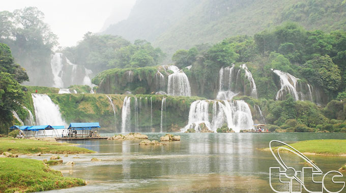 Des plans pour développer le tourisme à la cascade de Ban Gioc