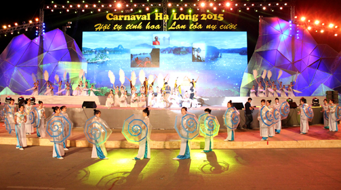 Rực rỡ sắc màu Carnaval Hạ Long 2015