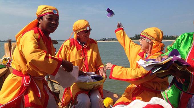 Hoi An launches ba trao singing tour