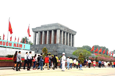 Over 103,000 people visit Ho Chi Minh Mausoleum during holidays