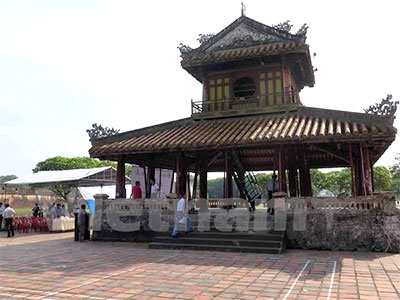 Hue restores damaged ancient pavilion