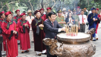 Phu Tho: Incense offering remembers Hung Kings
