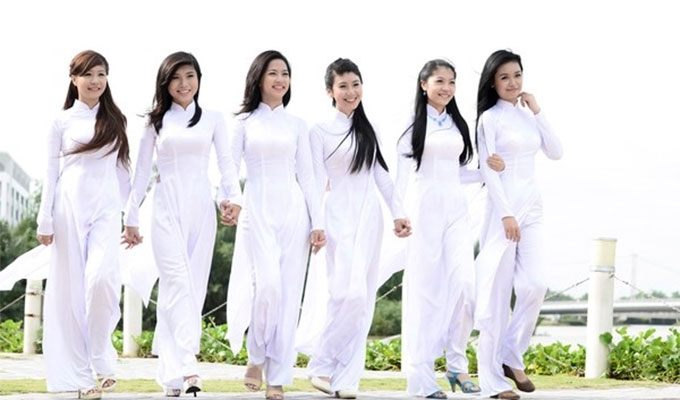 Vietnamese traditional dresses (Ao Dai) - symbol of Vietnamese culture