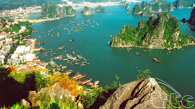 Ha Long Bay among top 15 most amazing rock formations